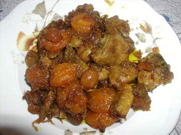 Lamb or veal stew with chestnuts and dried fruit
