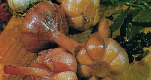 Sirkaya qoyulmush sarimsaq - Pickled garlic